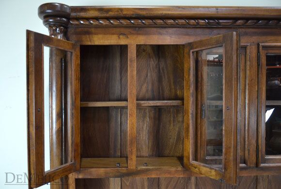 Hacienda Hutch, Old World Hutch