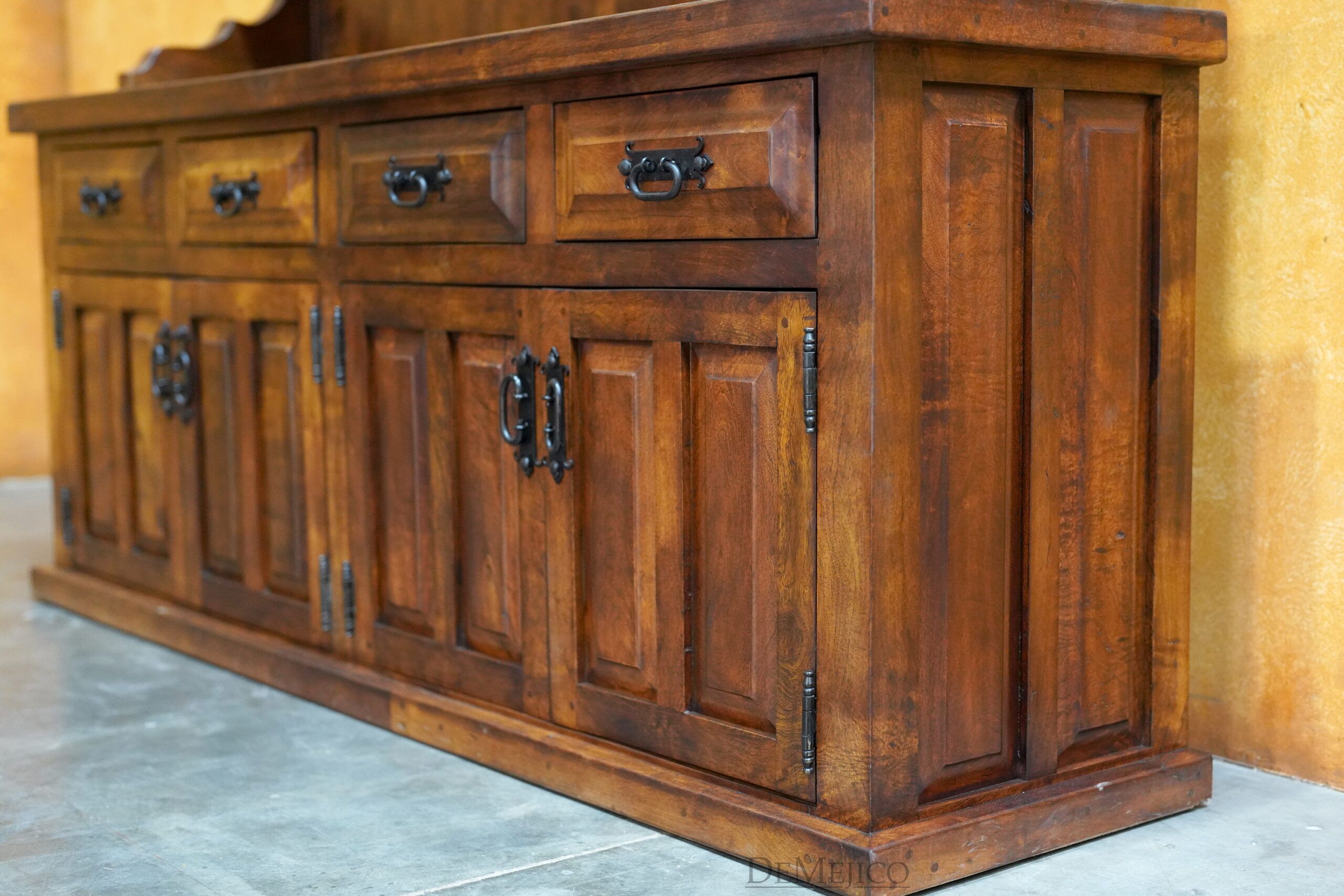 Misión Hutch, Spanish Hutch, Spanish Restaurant - Demejico