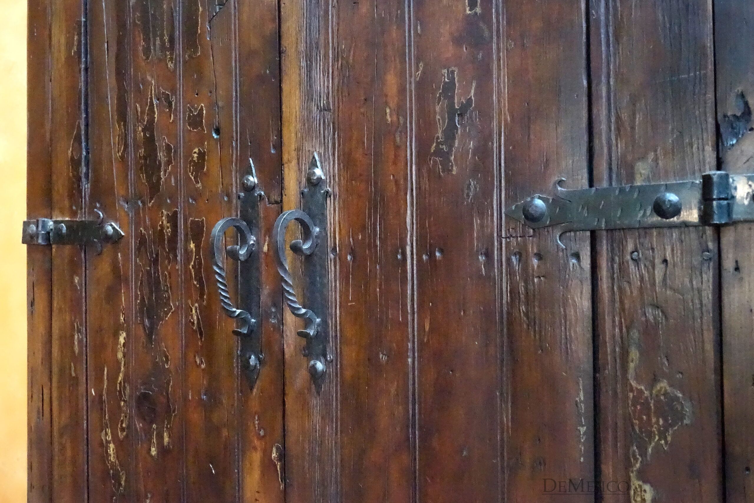 Armario Puerta Vieja, Old Door Armoire - Demejico