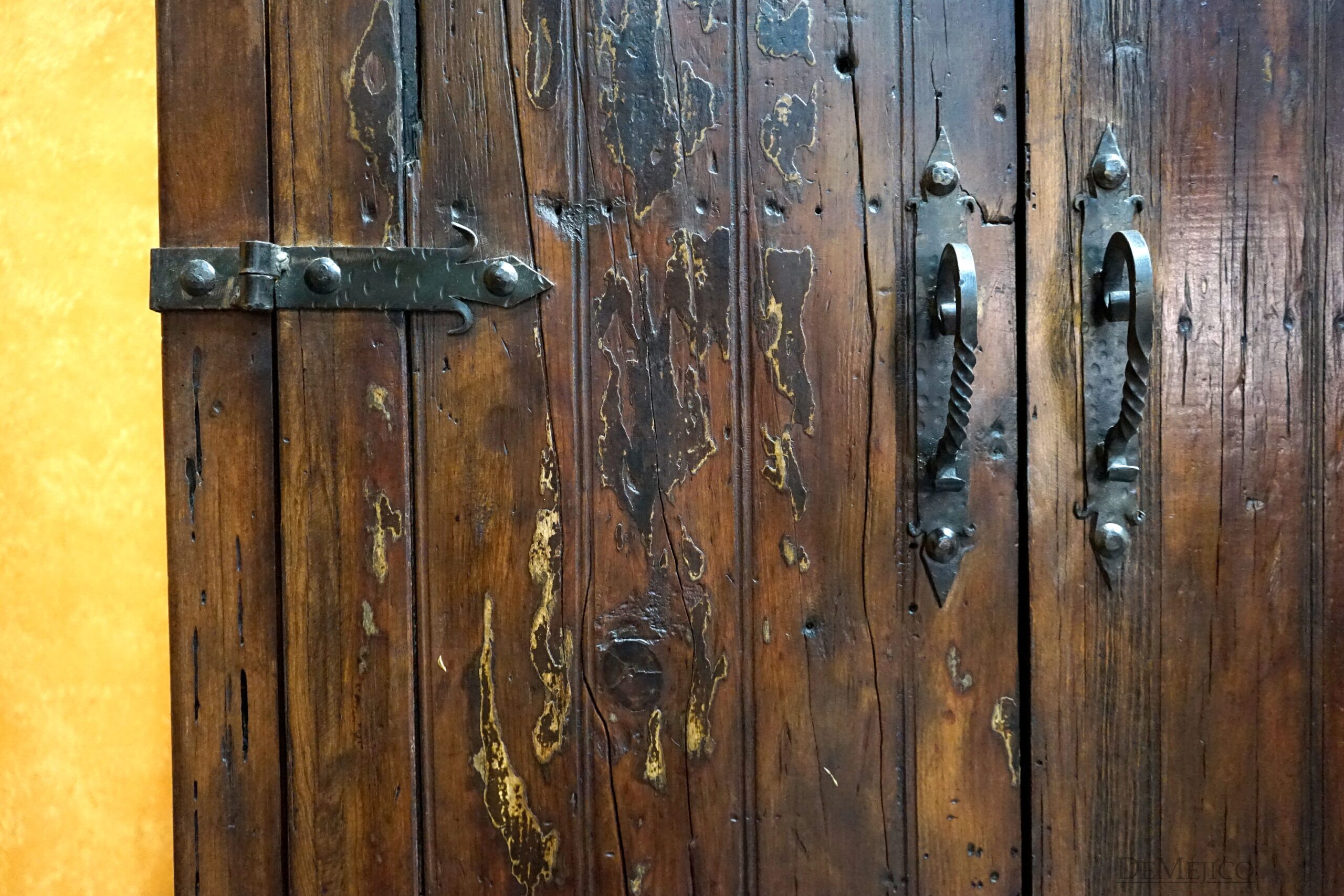 Armario Puerta Vieja, Old Door Armoire - Demejico