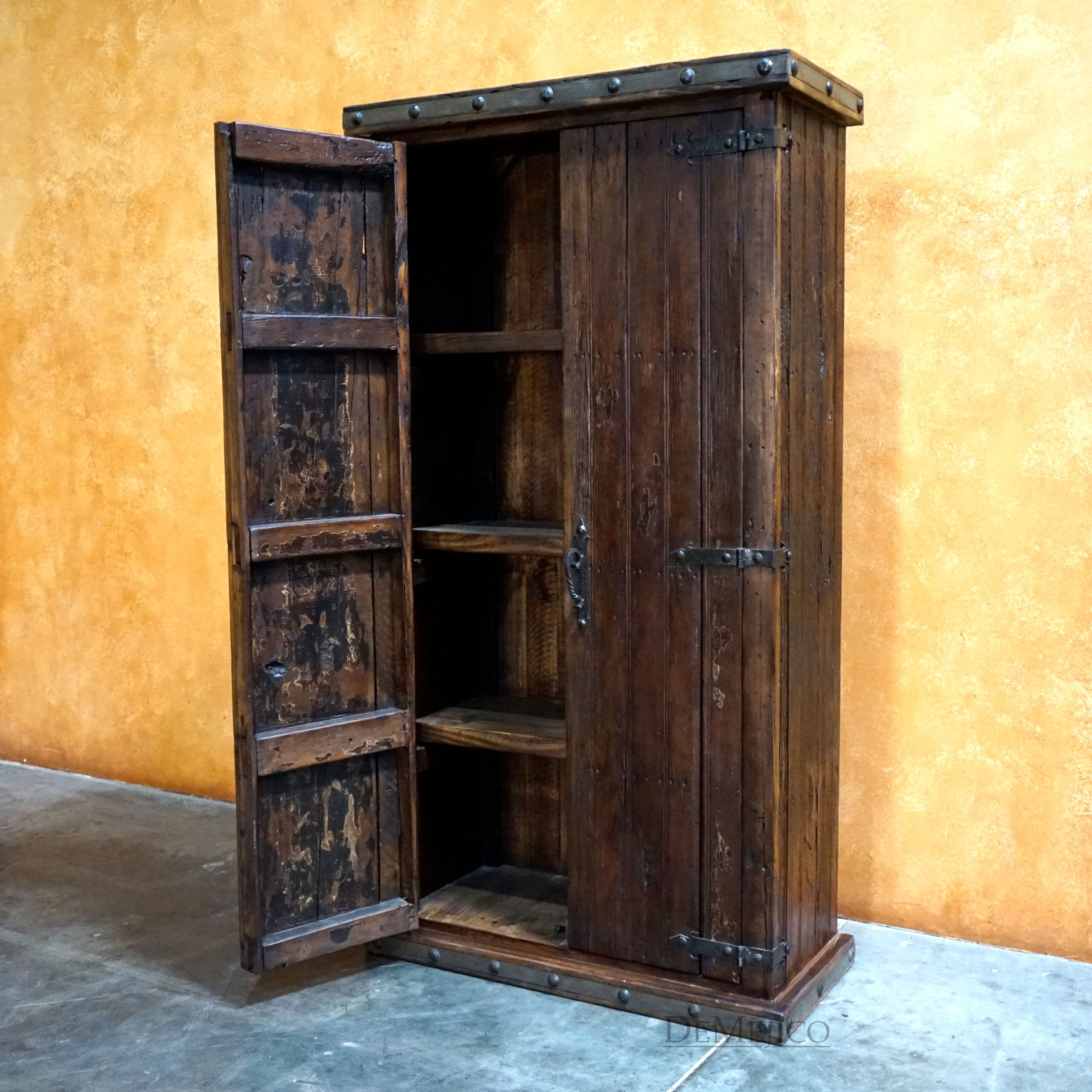 Armario Puerta Vieja, Old Door Armoire - Demejico