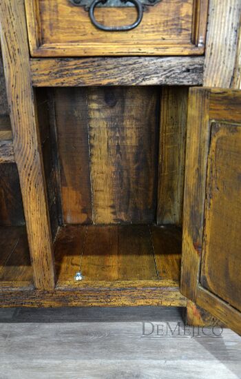 Old Wood Concha Bar - Image 11