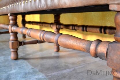 Banca Casa Mexicana, Spanish Leather Bench