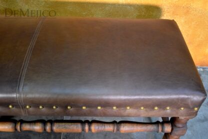 Banca Casa Mexicana, Spanish Leather Bench