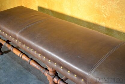 Banca Casa Mexicana, Spanish Leather Bench