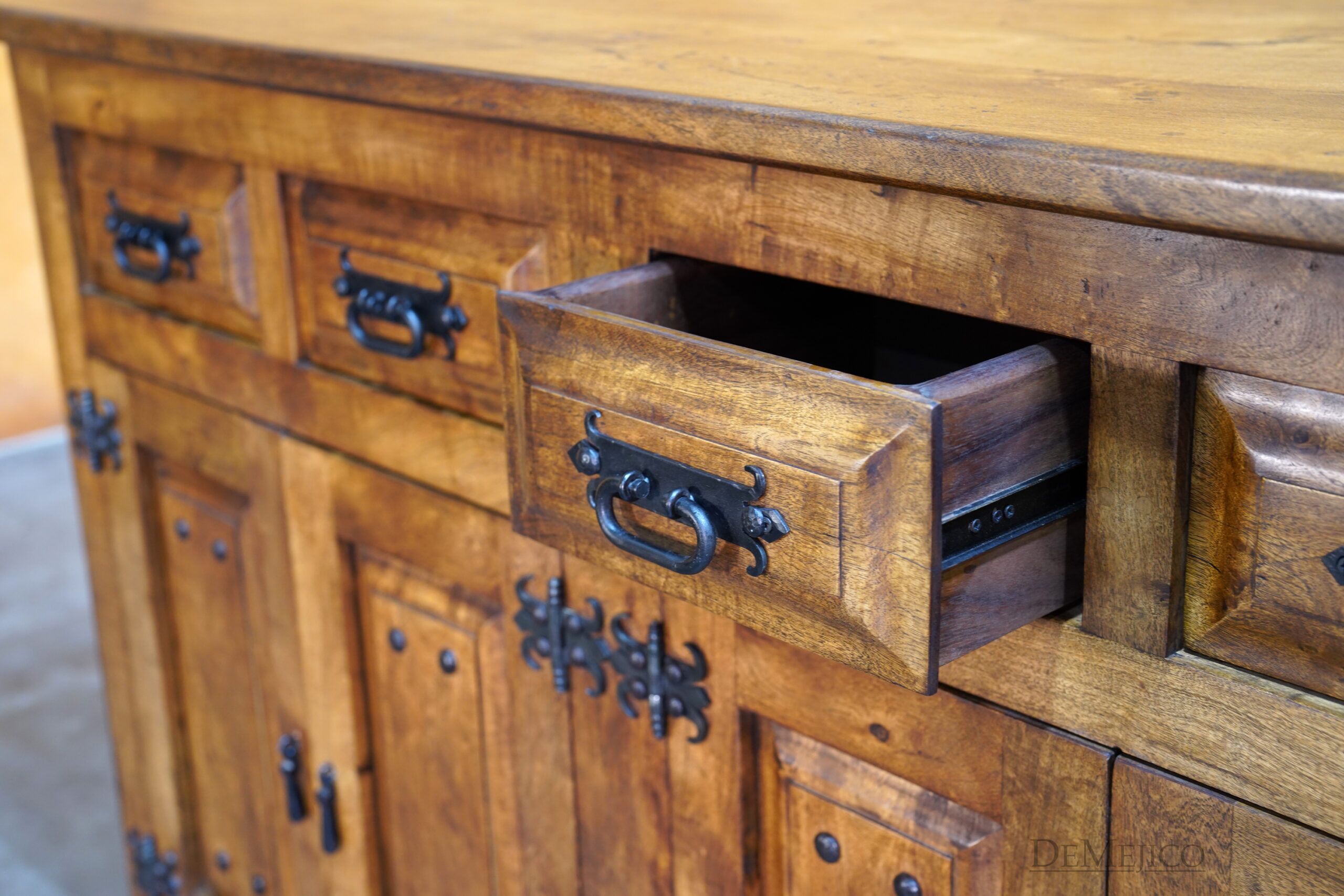 Conquista Bar, Hammered Copper Bar, Spanish Bar - Demejico