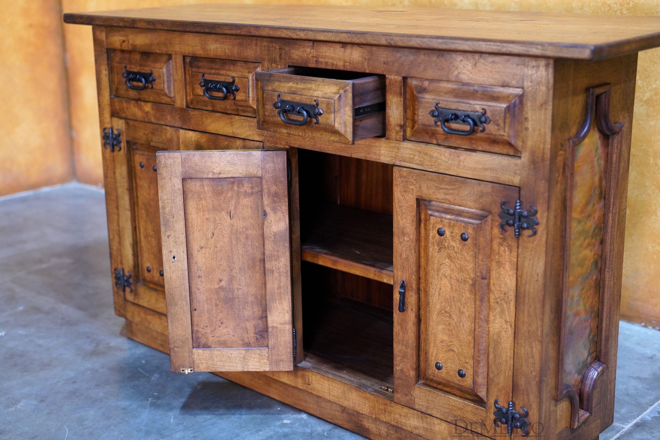 Conquista Bar, Hammered Copper Bar, Spanish Bar - Demejico