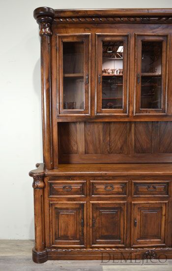 Hacienda Hutch, Old World Hutch