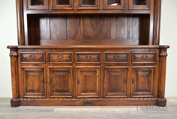 Hacienda Hutch, Old World Hutch