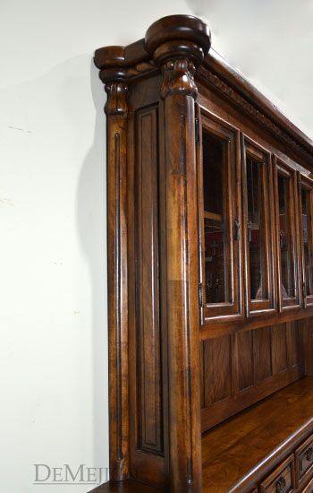 Hacienda Hutch, Old World Hutch