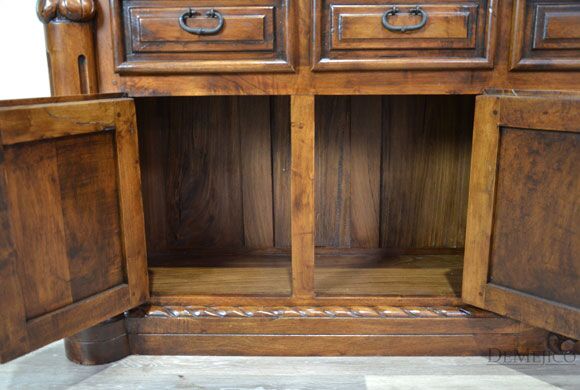 Hacienda Hutch, Old World Hutch