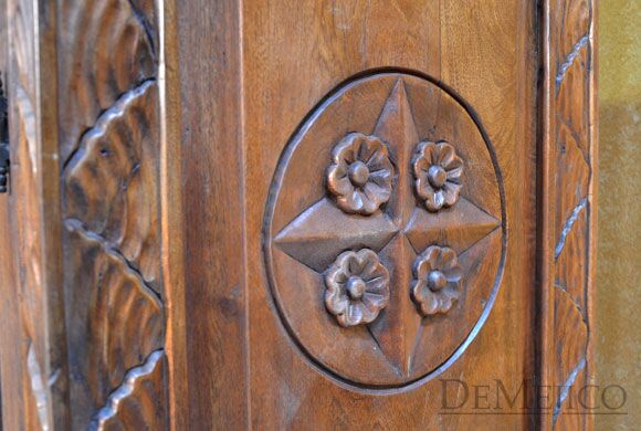 Medallon Buffet, Spanish Colonial Buffet, Spanish Carved Buffet