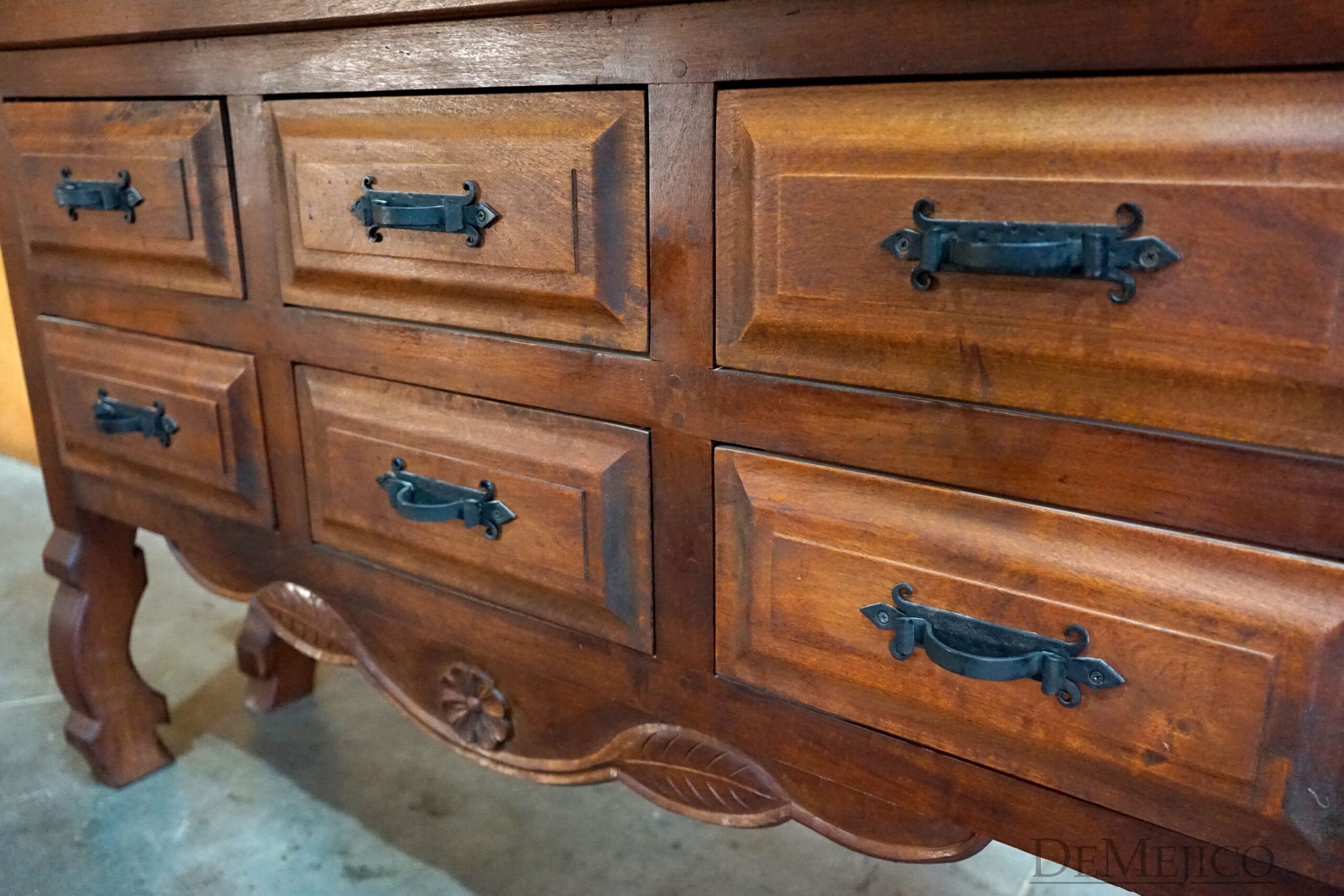 Yugos Dresser, Small Spanish Dresser, Curved Leg Dresser - Demejico