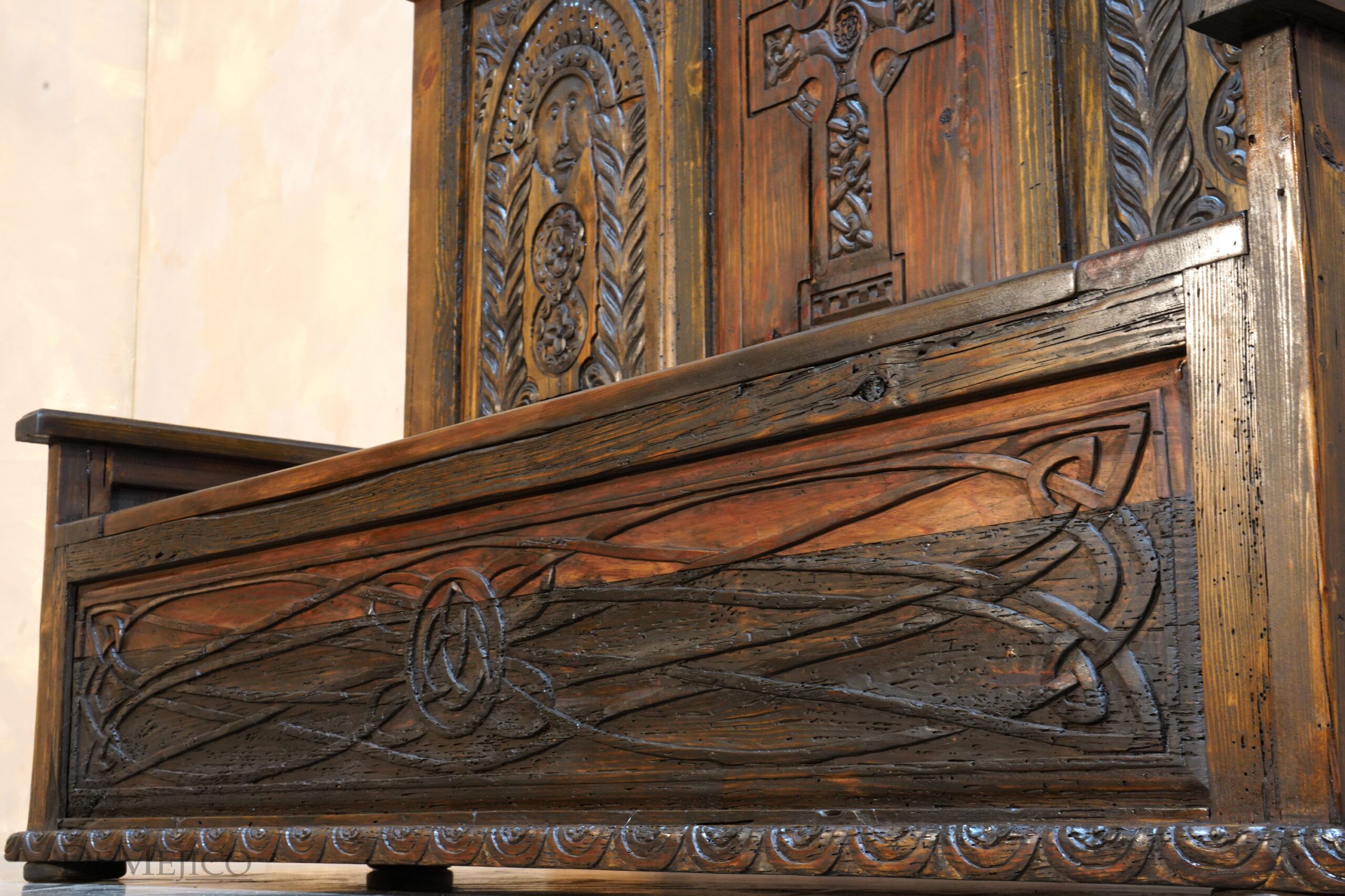 Banca Capilla del Pocito, Mexican Benches, Carved Benches - Demejico