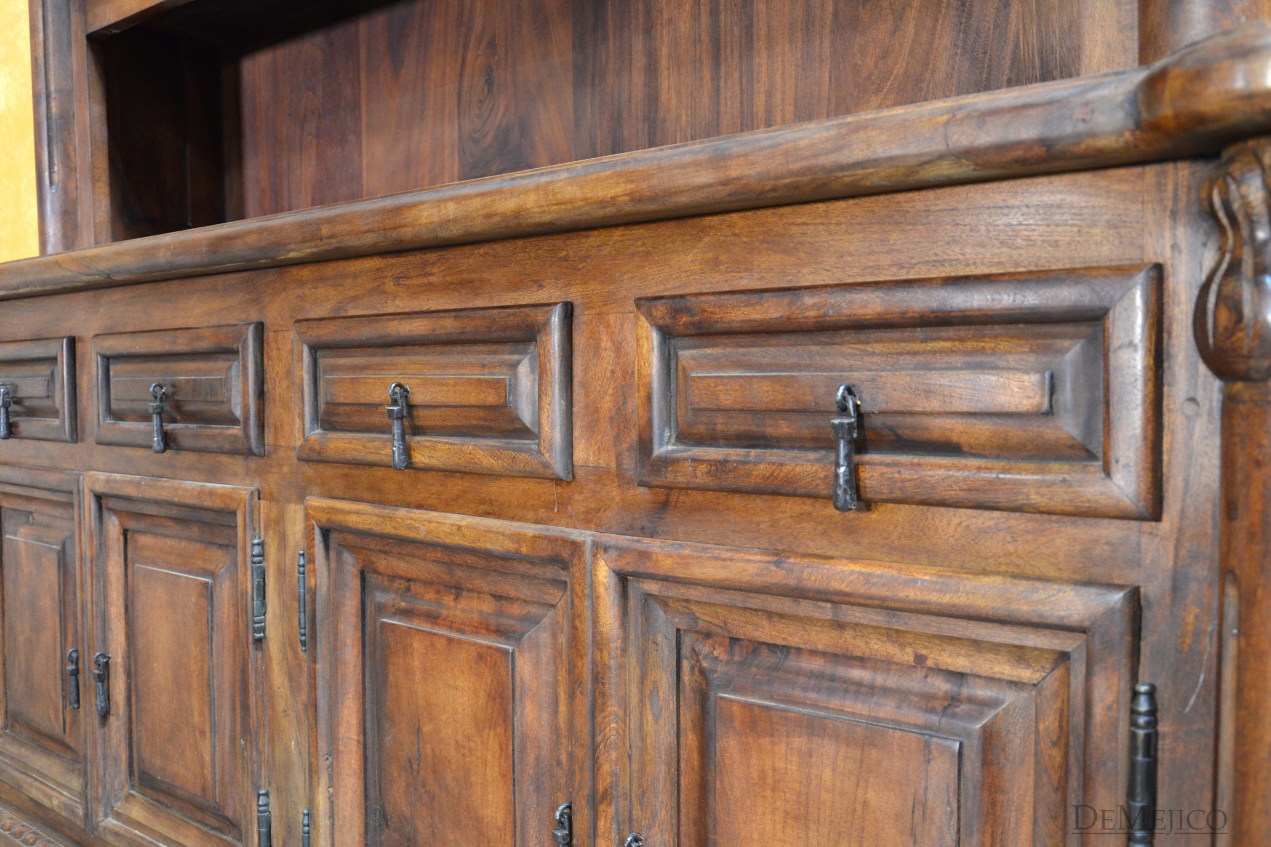 Hacienda Hutch, Large Old World Hutch - Demejico