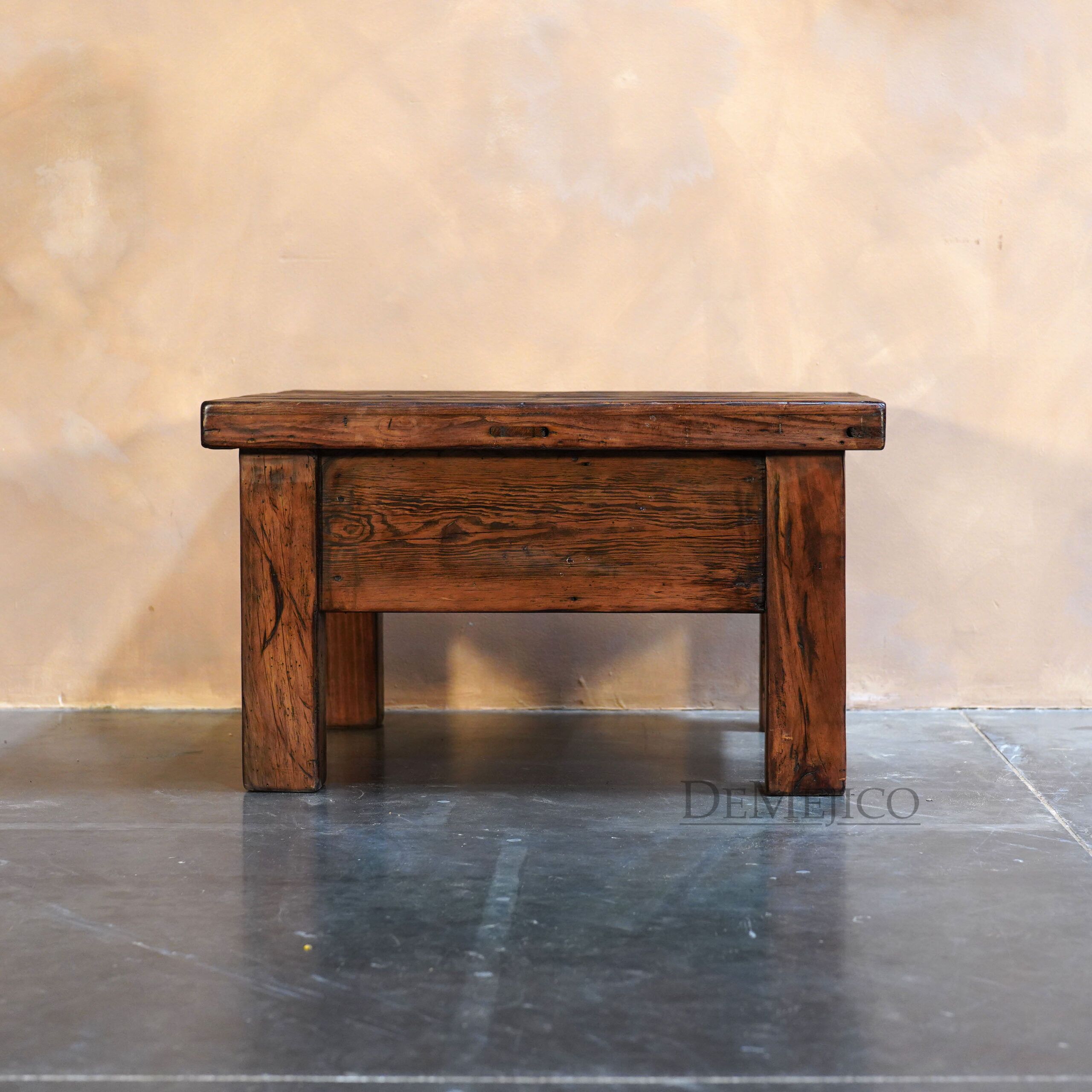 Vieja Mesa de Centro, Small Reclaimed Door Coffee Table - Demejico