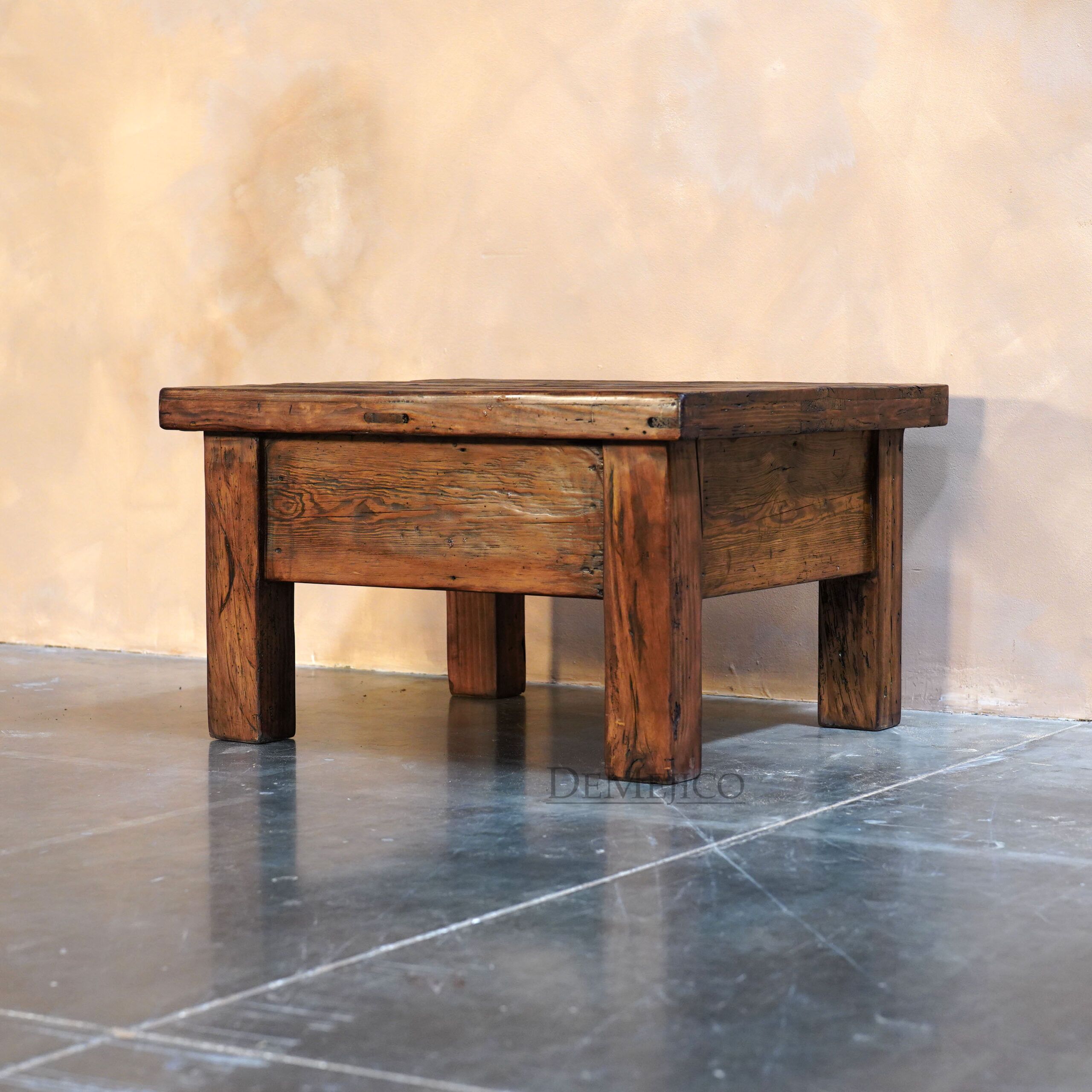Vieja Mesa de Centro, Small Reclaimed Door Coffee Table - Demejico