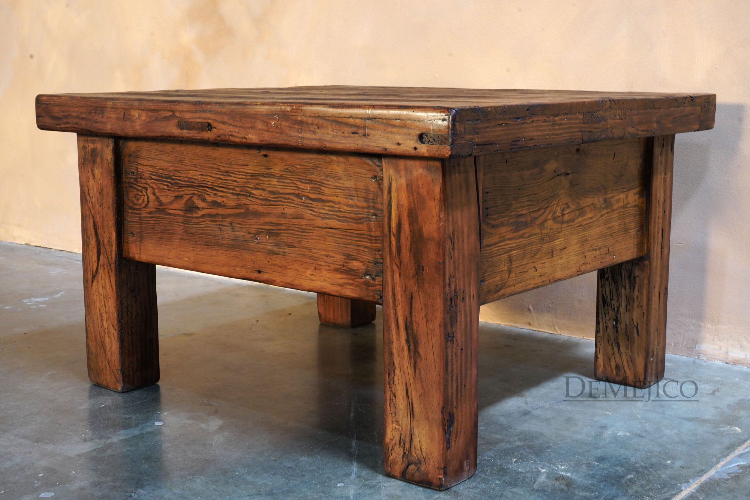 Vieja Mesa de Centro, Small Reclaimed Door Coffee Table - Demejico